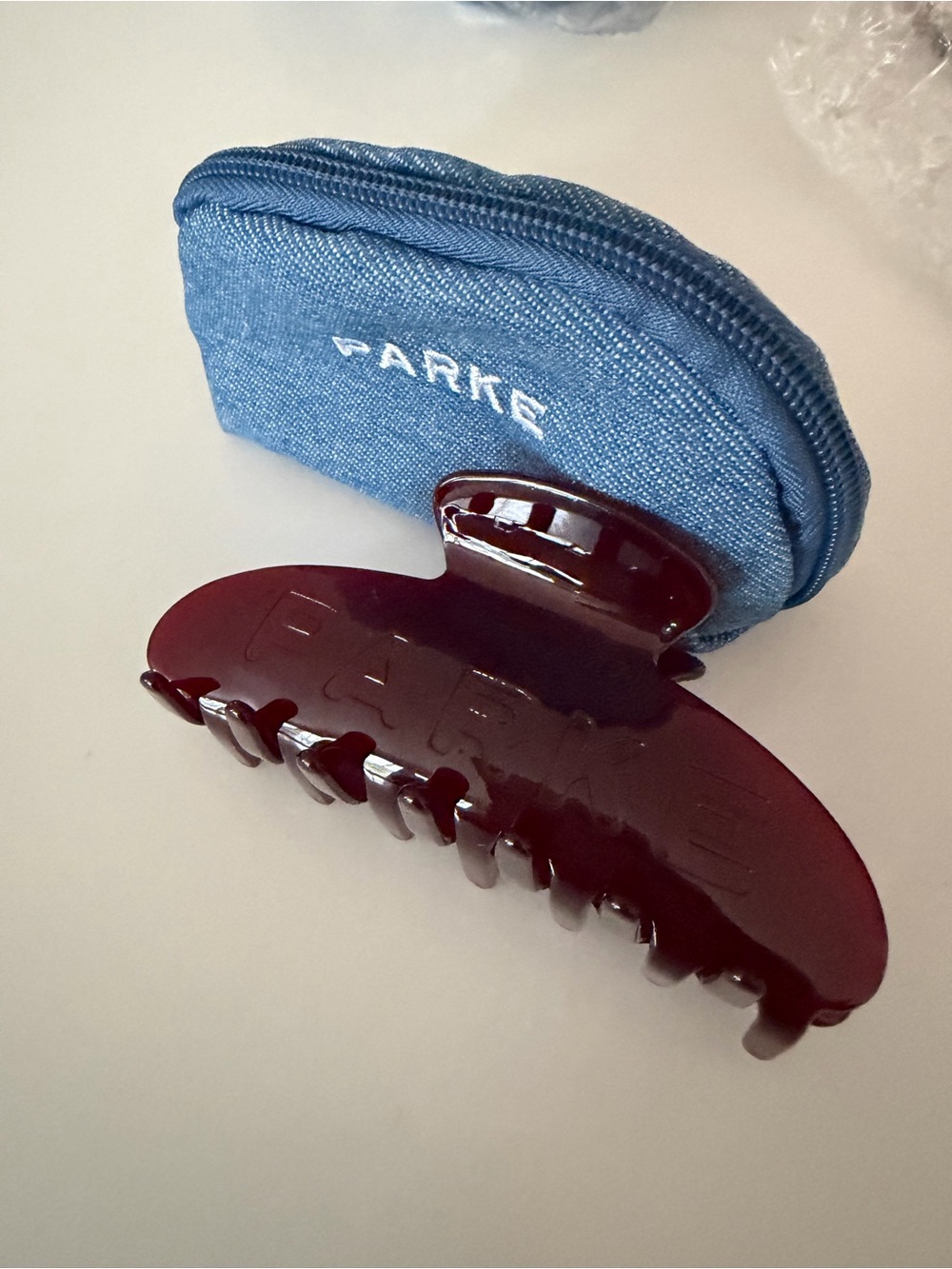 PARKE Claw clip in the color maroon. SOLD OUT!